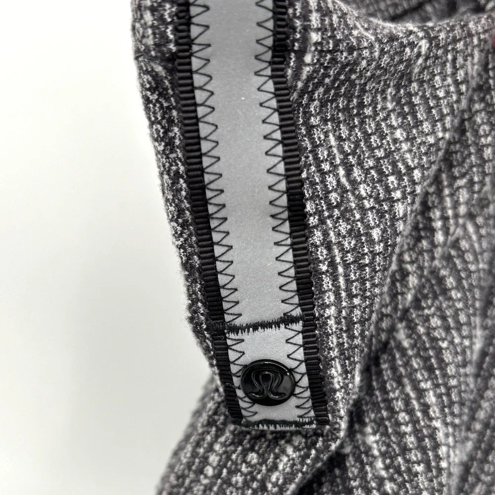 Lululemon Vinyasa Wrap Scarf Black White Space Dye Snap Button One Size O/S